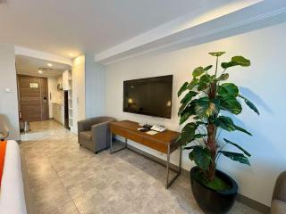 Sheryll Escapes - La Grande Phase 2, Grand Studio 625 with Balcony, Wifi & Netflix - Ángeles - 8