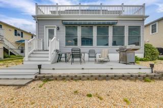 Waterfront Gem with Dock 3 Mi to Fenwick Island Fun - Selbyville - 0