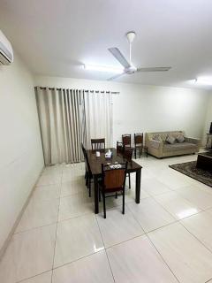 شقة فاخرة ومساحة واسعة في قلب صلالة الجديدة - Salalah - 2