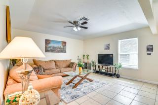 2 Mi to Chinatown: Pet-Friendly Houston Home - 0