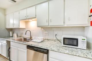 2 Mi to Chinatown: Pet-Friendly Houston Home - 1