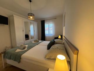 Apartmani Meri - Jezera - 2
