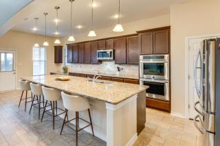 7 Mi to Lake Casa Blanca Laredo Family Home! - Laredo - 8