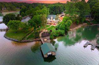 Spacious Waterfront Home on Lake Norman with Firepit Views and Dock Access - Sherrills Ford - 0