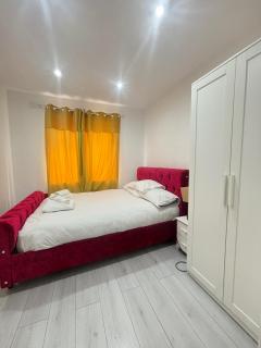 Inviting 2-Bed fully Furnished House-High Wycombe - High Wycombe - 9