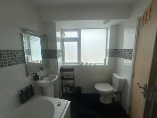 Cute and Comfy Apartment - 6