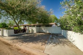 Spacious Home with Games Hot Tub and Backyard Fun - Scottsdale - 7