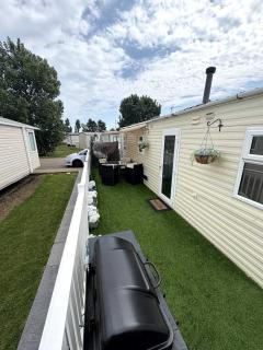 Bright Family Caravan with Deck & BBQ at Seawick Holiday Park, Clacton - 3