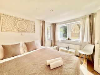 Juicy Apartments with Jacuzzi & Private Garden - Szentendre - 0