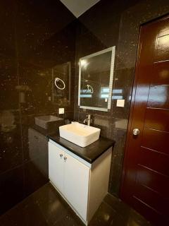 Sheryll Escapes - La Grande Poolside 1 BR with Bathtub, WiFi & Netflix - Ángeles - 3