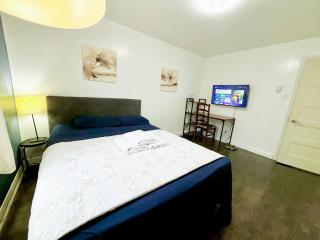 Entire Apartment near Downtown Montréal & Trudeau YUL Airport - Montréal - 1