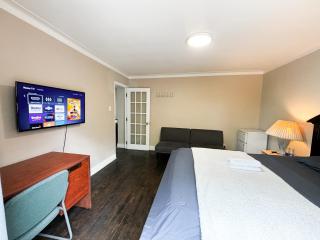 Entire Apartment near Downtown Montréal & Trudeau YUL Airport - Montréal - 7