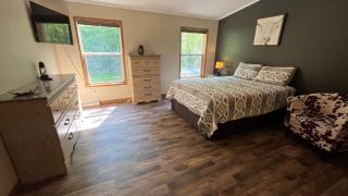 Acorn Acres Cabins Whitetail Run Cottage - Logan - 2