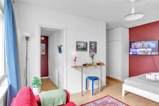 Light-Filled Gem Bathtub 200m tram bus Wi-Fi - 2