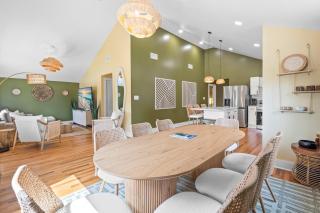 Boho 5BR Modern Villa w Hot Tub, Grill, Patio and Backyard - Raleigh - 0
