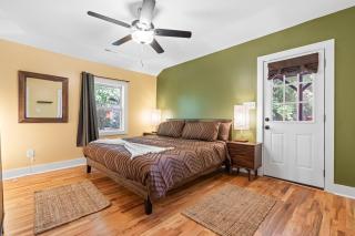 Boho 5BR Modern Villa w Hot Tub, Grill, Patio and Backyard - Raleigh - 6