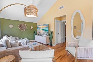 Boho 5BR Modern Villa w Hot Tub, Grill, Patio and Backyard - 2