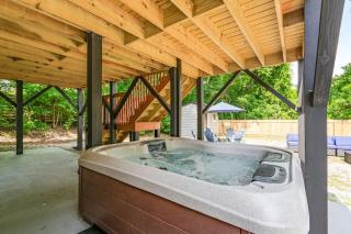 Boho 5BR Modern Villa w Hot Tub, Grill, Patio and Backyard - Raleigh - 8