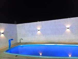 Casa com PISCINA em local tranquilo com valor acessível - 0