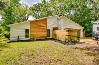 10 Mi to Uptown Charlotte Family Home with Backyard - Charlotte - 8