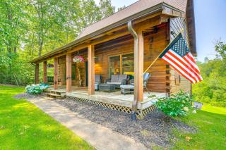 Blue Ridge Mtns Retreat with Views, 1 Mi to Parkway! - Ararat - 0