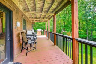 Blue Ridge Mtns Retreat with Views, 1 Mi to Parkway! - Ararat - 2