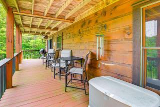 Blue Ridge Mtns Retreat with Views, 1 Mi to Parkway! - 1