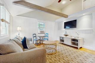 Salty Kisses Unit 20 - 7