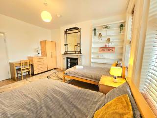 King's Cross & Angel Area, 4 Bedrooms Home with 7 beds & Private Rooftop - Walk to St Pancras International - Londra - 6
