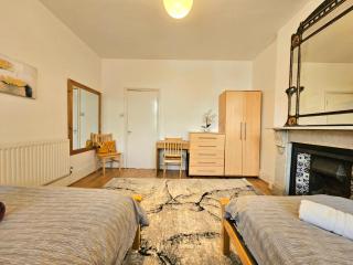 King's Cross & Angel Area, 4 Bedrooms Home with 7 beds & Private Rooftop - Walk to St Pancras International - Londra - 5