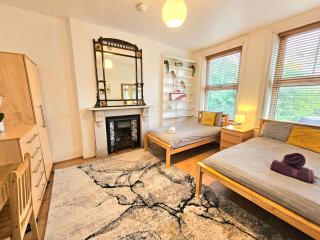 King's Cross & Angel Area, 4 Bedrooms Home with 7 beds & Private Rooftop - Walk to St Pancras International - Londra - 8
