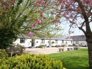 2 bed property in Shaftesbury 28678 - Sedghill - 0