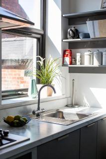 Modern Luxury Apartment, Sleeps 6 I Best Location I Long Stay - Belfast - 9