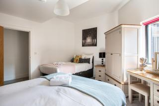 Modern Luxury Apartment, Sleeps 6 I Best Location I Long Stay - Belfast - 6