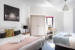 Modern Luxury Apartment, Sleeps 6 I Best Location I Long Stay - Belfast - 3