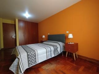 Habitación privada, TV y WIFI cerca a Barranco - H2 - Lima - 9