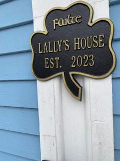 It’s Showtime-Book Lally’s House! Steps to Common! - Salem - 8
