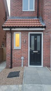 Contemporary 3-Bedroom Home Quiet Rotherham Location with Parking - Kimberworth - 9