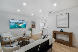 Chic Villa Nina 2 bedrooms 2 baths in Miami! - 8