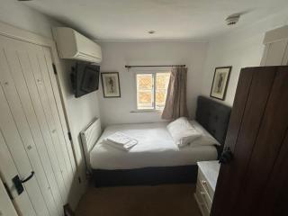 The George Hotel - Henfield - 9