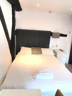 The George Hotel - Henfield - 1