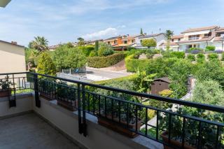 Ausblick Lazise Gardasee - Ferienhaus mit Seeblick, Infinity Pool, Garten und Garage - 3