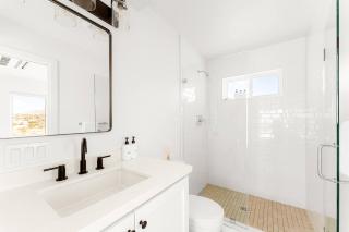 3-Story Container Home | Pool • Spa • Rooftop Deck - Joshua Tree - 7