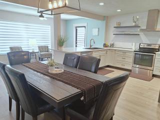 Flamingo by the Sea Cozy Spacious Modern 5 min to Beach Video Tour Sleep up to 10 - Venice - 8
