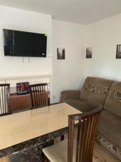 Entire 2-Bedroom House Dudley - Sedgley - 9