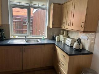 Entire 2-Bedroom House Dudley - Sedgley - 8