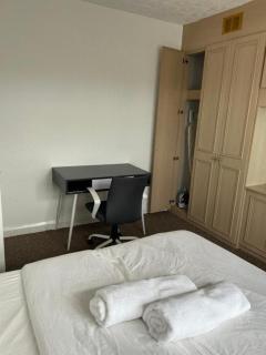 Entire 2-Bedroom House Dudley - Sedgley - 2
