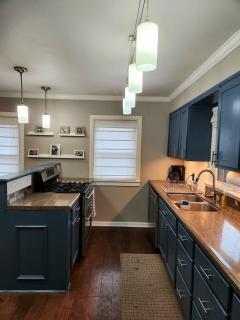 Large Cozy House Near NexusPark Air Hockey - Columbus - 1