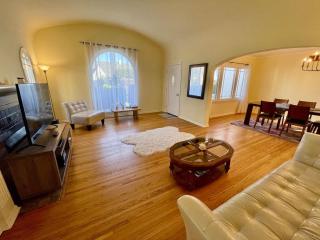 Tranquil Comfortable 2BR Home Mid Wilshire - 0