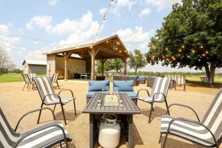 Putting green Firepit Location EV Charger Longhorns - Fredericksburg - 6